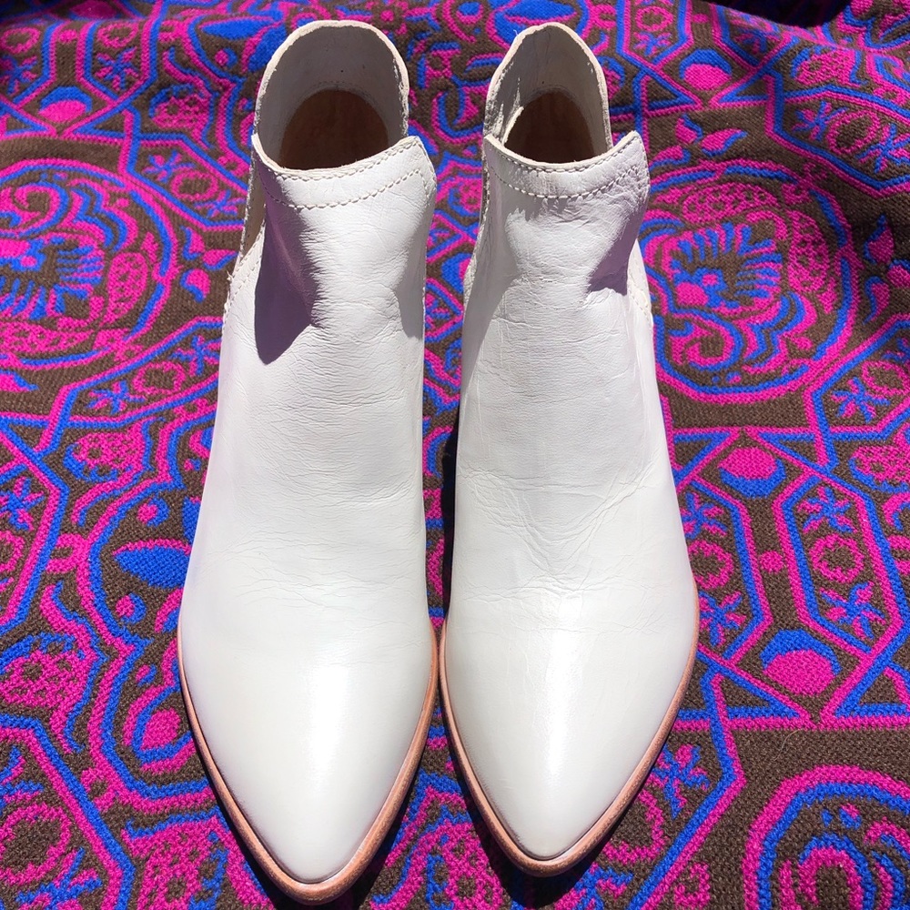 Frye Jennifer Booties | Cut Out | White | Size 7
